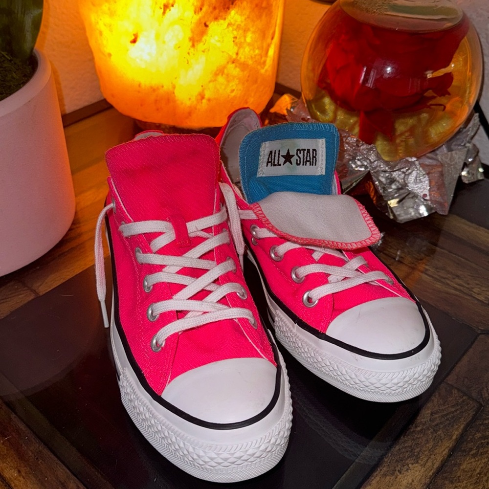 All star size 6 man woman’s size 8  24.5 CM